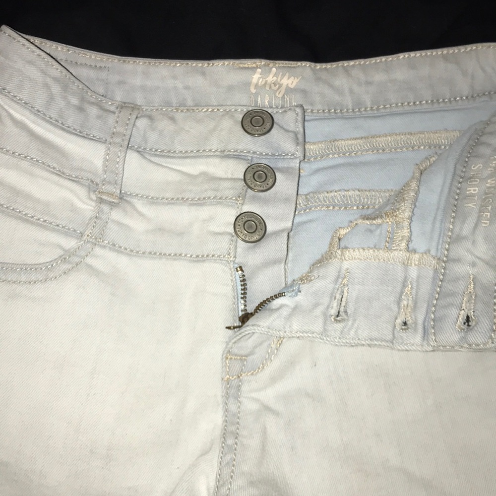Shorts - Picture 3 of 4